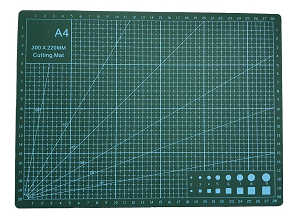 BASE DE CORTE CUTTING MAT 30 x 22 cm VERDE CUADRICULADA REF. 21239-4